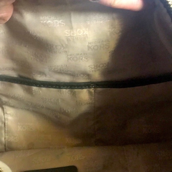 🚨 Michael Kors Textured Leather Dark Green Purse with gold accents. - Picture 8 of 8